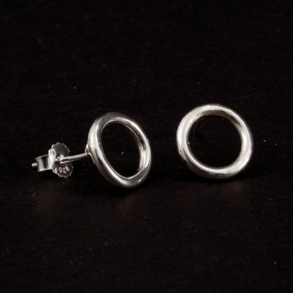 Circle stud earrings